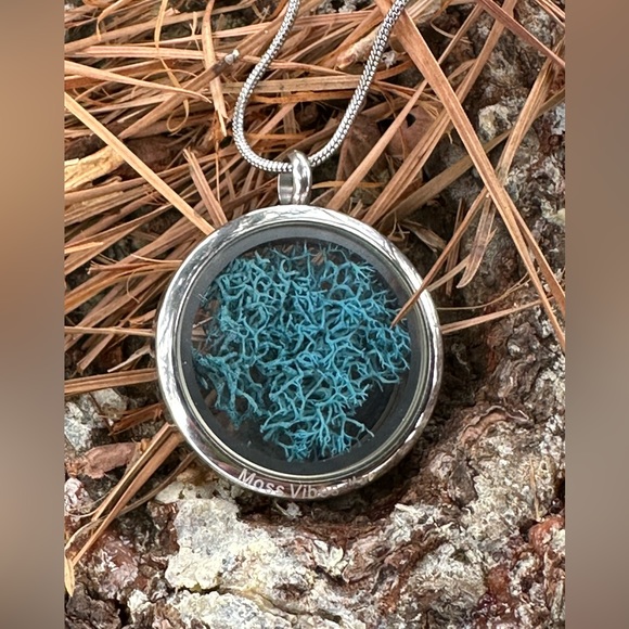 ✨Debuting Locket Luxury Collection Photo✨ - Picture 3 of 3